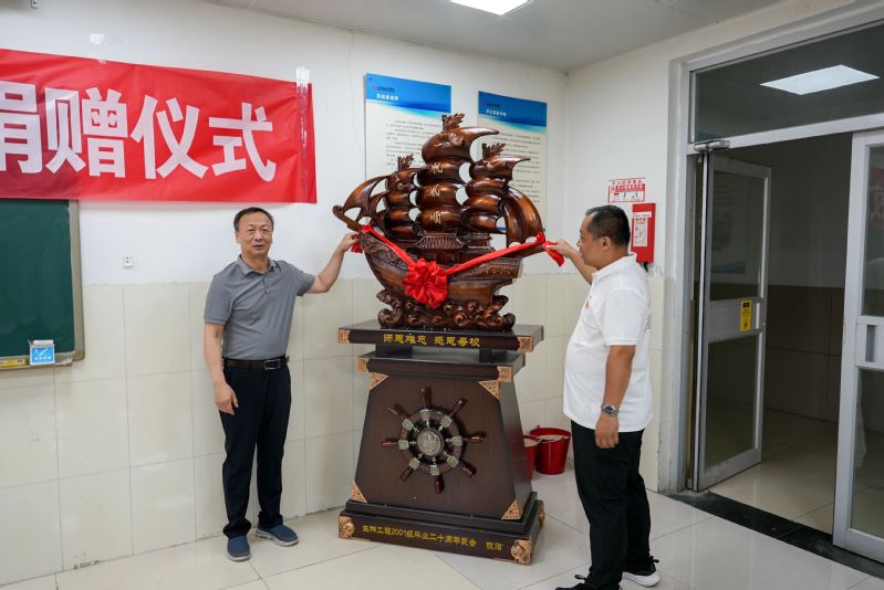后勤保障处相关负责人以及部分教师代表