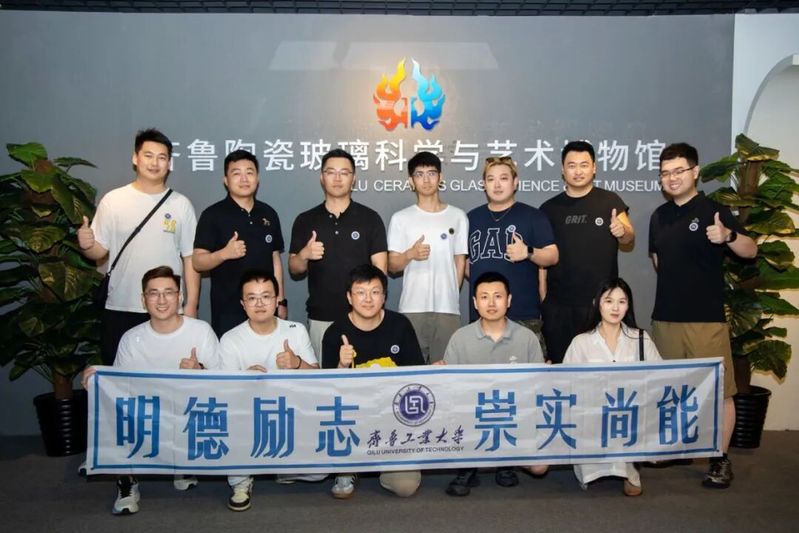 十年光阴流转,一朝叶落归根。
