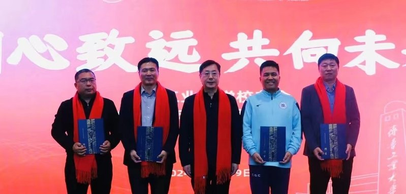 会议由金融管理与实务专业13级CCT